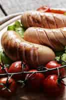 Free photo grilled sausage