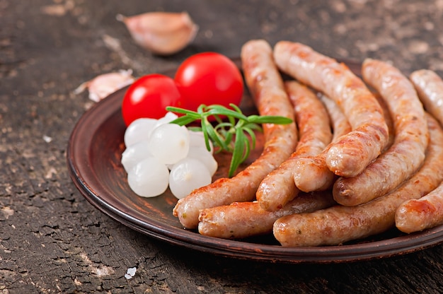 Free photo grilled sausages