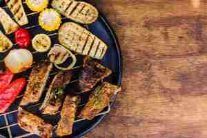 Free photo grilled vegetables and meat in grill on table