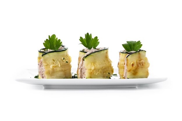 Роллы из жареных zucchini с тунцом и сливочным сыром