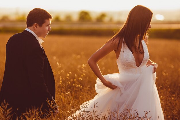 «Жених и невеста в поле»