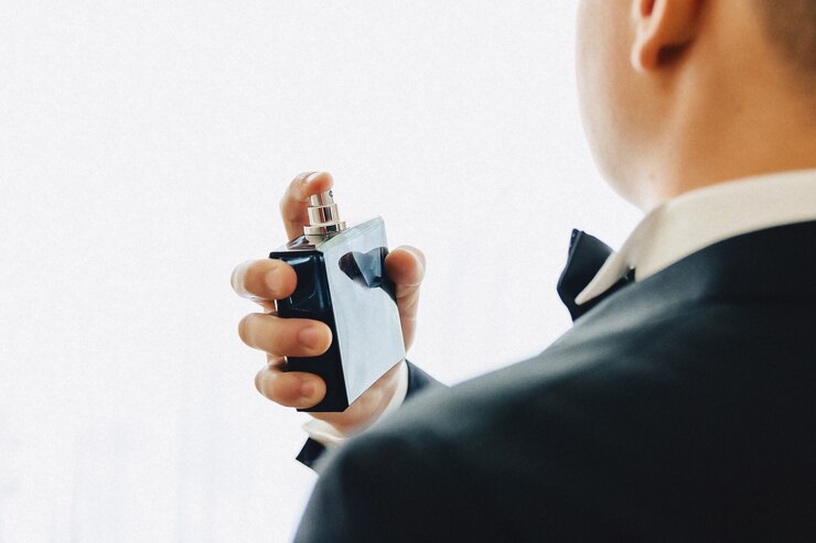Free Photo groom meeting, details, jacket, shoes, watches and buttons on the wedding day