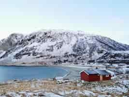 Foto gratuita grotfjorden nell'isola di kvaloya, norvegia