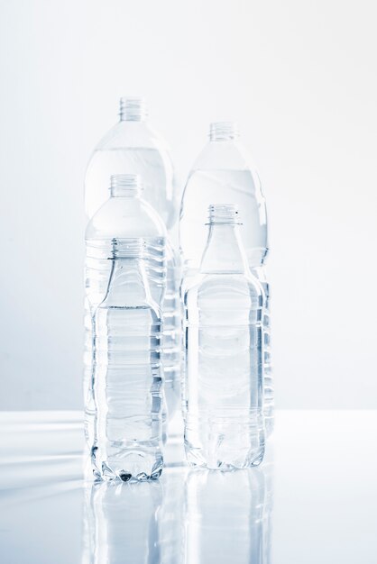 Группа бутылок воды