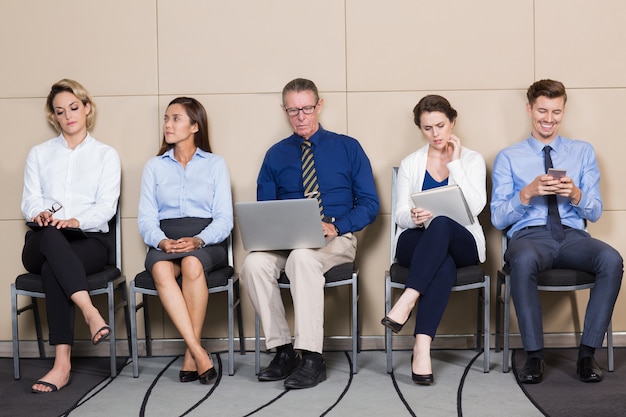 Free photo group of business people waiting for interview