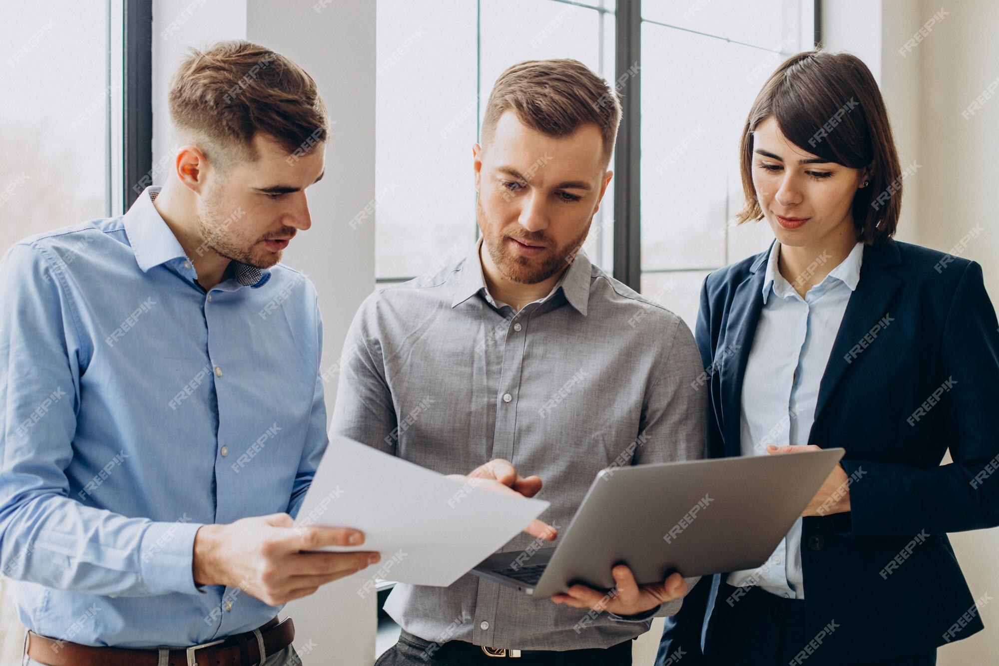 Free Photo | Group of business people working in office