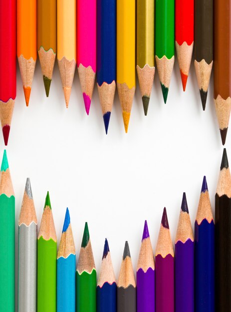 心と色鉛筆のグループが形