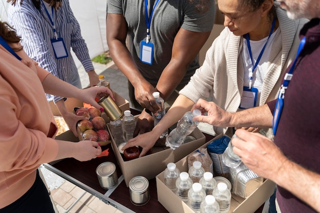 Free photo group of different people volunteering at a foodbank for poor people