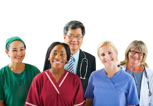 Группа разнообразных многонациональных медицинских работников