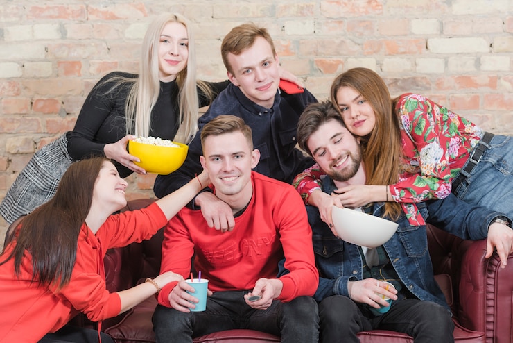 Бесплатный Фотография группа друзей на вечеринке