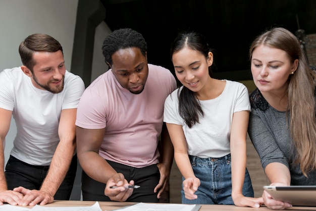 Free photo group of friends planning together