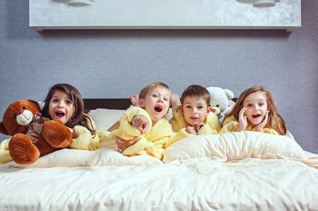 Free photo the group of friends taking goog time on bed.