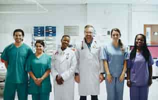 Free photo group of medical professionals at the icu ready for coronavirus patients