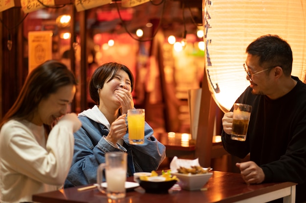 Free photo group of middle age friends having fun at night