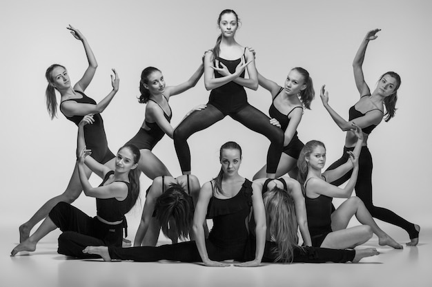 Contemporary Dance Group Poses in Studio Stock Image - Image of cool,  female: 166013121