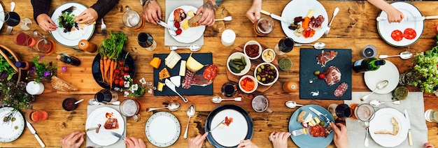 Group of people dining concept Premium Photo