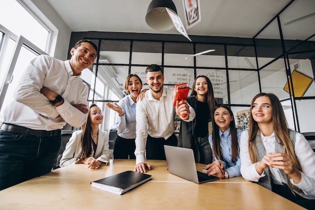 Free photo group of people throwing money in an office