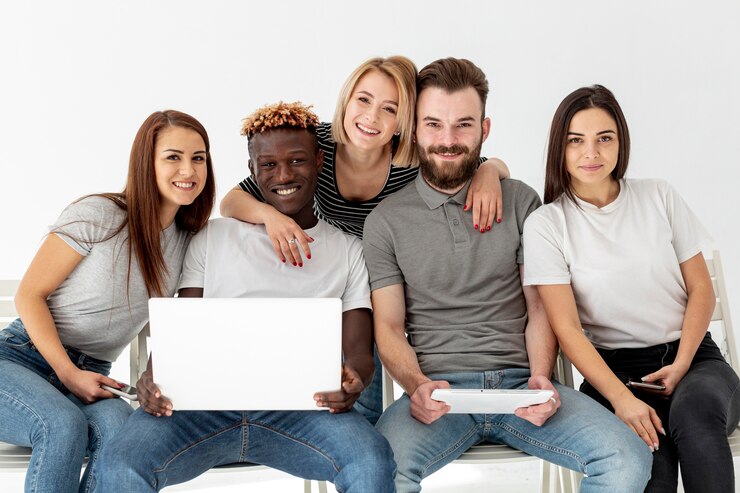 Free Photo group of smiley friends together