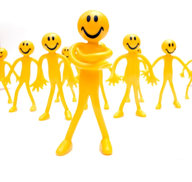 Группа успешных желтых фигур