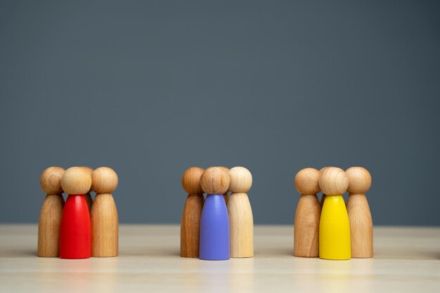 Free photo groups of multicolored wooden people on a gray background the concept of market segmentation target audience customer care market group of buyers customer relationship management selective focus