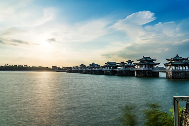 Foto gratuita città di guangdong chaozhou cina ponte di xiangzi paesaggio dell'alba del ponte di guangji