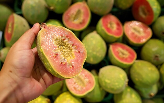 Free photo guava fruit still life