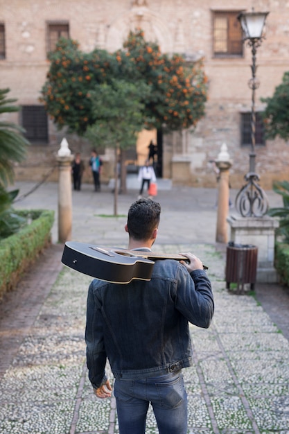 Foto gratuita musica per chitarra all'aperto