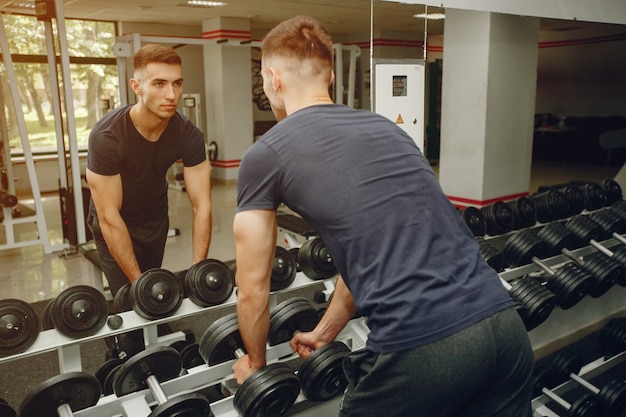 Free photo guy in a gym