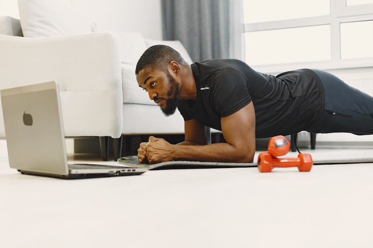 Free Photo guy training at home
