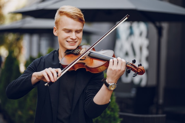 guy with violon