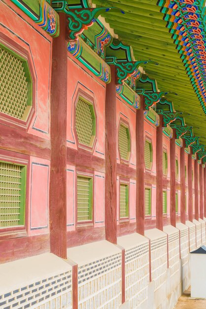 Gyeongbokgung Palace Красивая традиционная архитектура в Сеуле, Корея - Увеличение цвета обработки