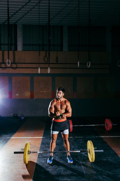 Concetto di palestra con atleta