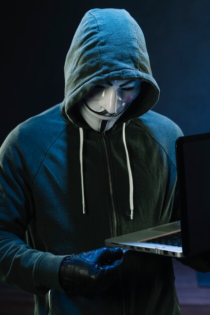 익명 마스크가있는 해커