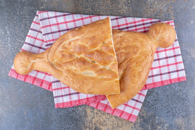 Half-sliced tandoori bread loaves on marble surface