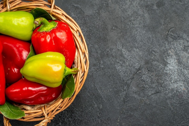 Free photo half top view greeny peppers inside a basket