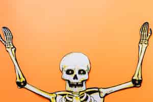 Бесплатное фото Хэллоуин картон скелет