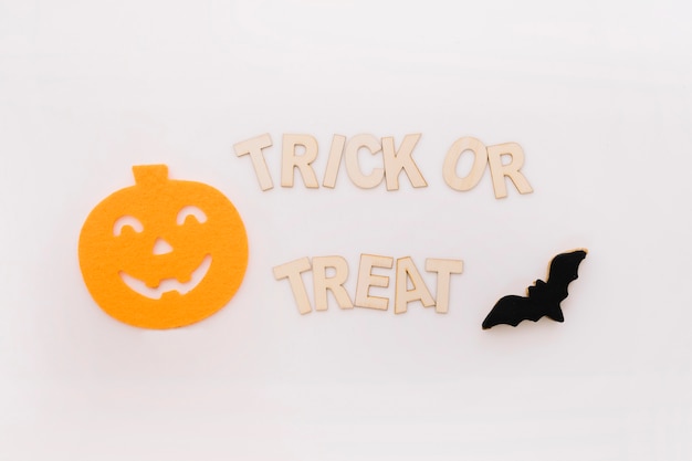 Free photo halloween concept with paper pumpkin