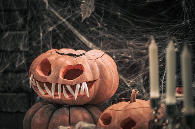 Хэллоуин, элементы декора и атрибуты праздника.