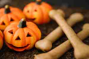 Free photo halloween decoration with bones and pumpkins