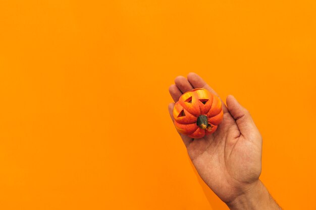 Хэллоуин украшения с рукой тыквы