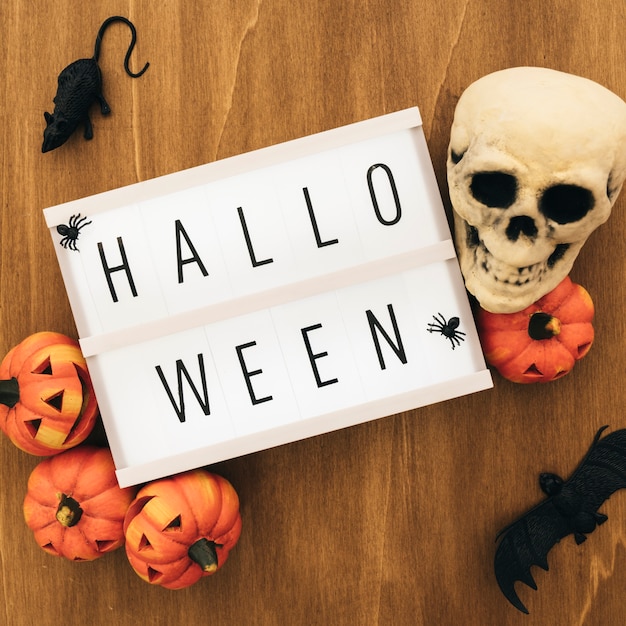 Free photo halloween decoration with sign and skull