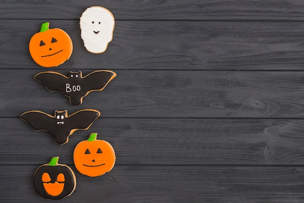 Free photo halloween fresh bat and pumpkin gingerbread