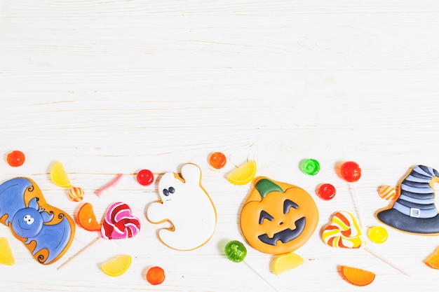 Halloween gingerbread between lollipops and jelly