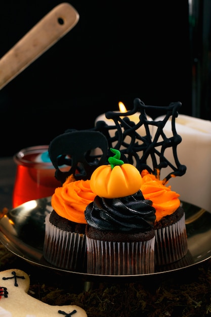 Бесплатное фото Пищевая композиция для вечеринки на хэллоуин