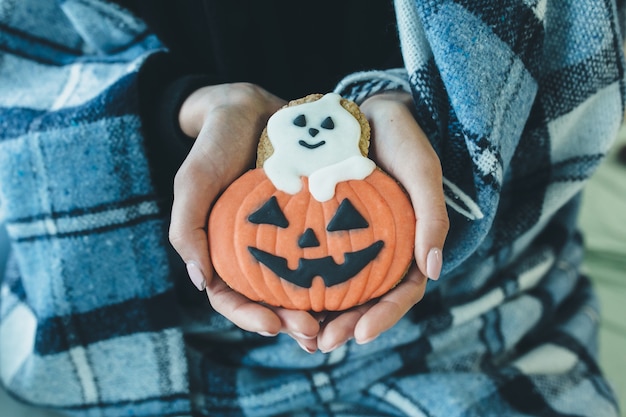 Free photo halloween pumpkin cookies