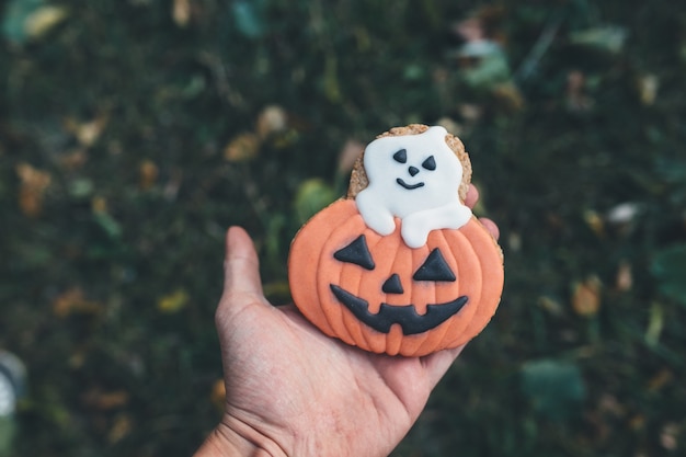 Free photo halloween pumpkin cookies