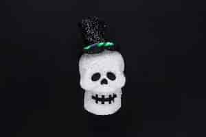 Free photo halloween skull in black hat