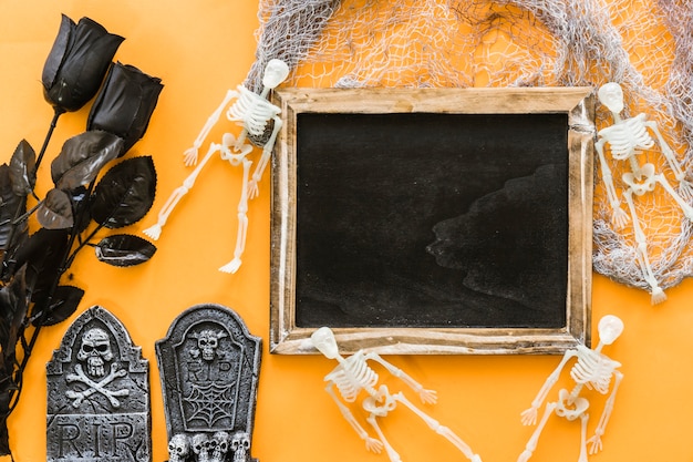 Free photo halloween slate composition with black roses