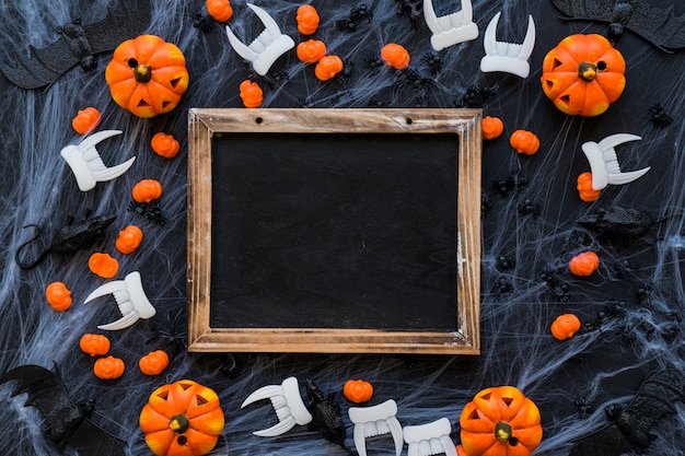 Foto gratuita decorazione ardesia di halloween