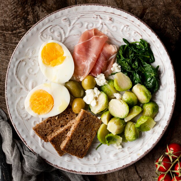 Halves of eggs and veggies with bread